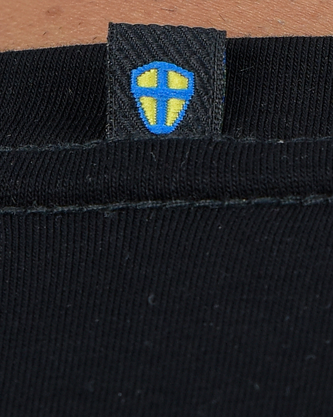 CAMISETA BASICA NEGRA - BLUE INC